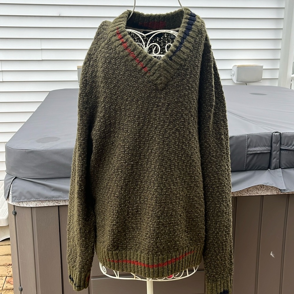 Ted Baker London sweater size 3 in great condition